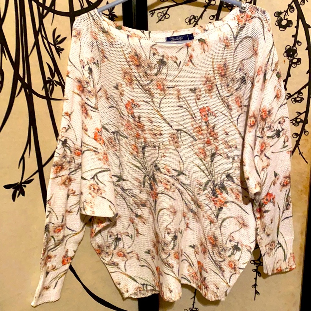 Collezioni LeonardoOpen Knit Floral Dolman Sleeve Sweater